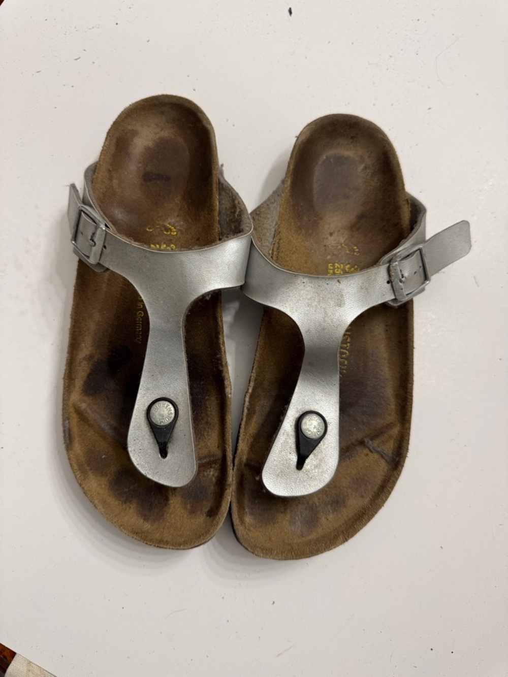 Women  Silver Toe-Post Slipper - Comfortable Everyday Wear Birkenstock size 39